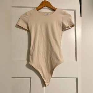 Aritzia Contour Crew Shortsleeve Bodysuit